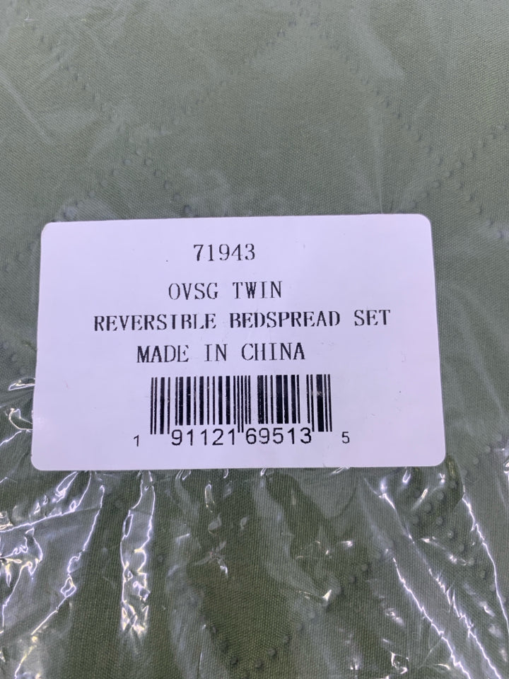 NIP DARK GREEN W/ DIAMOND PATTERN.