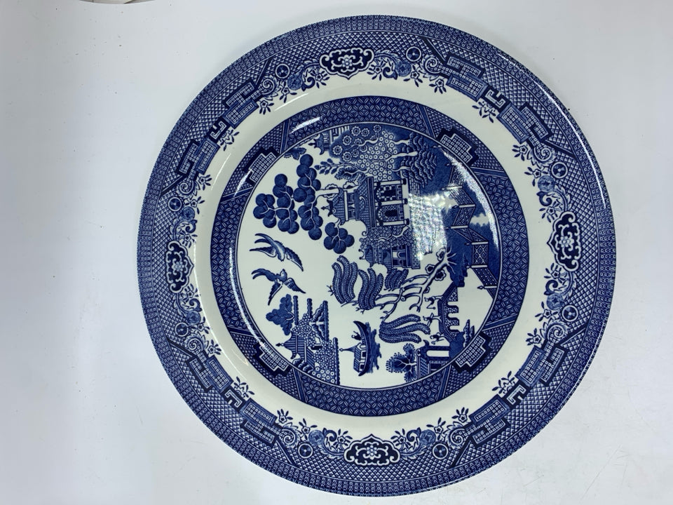 18PC CHURCHILL BLUE WILLOW SET SRVC FOR 6.