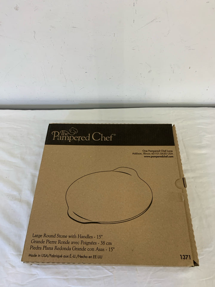 NIB PAMPERED CHEF LARGE ROUND STONE W HANDLES.