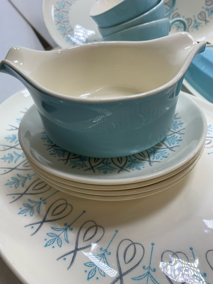 30PC VTG BLUE COLORCRAFT DISH SET SVC FOR 4+.