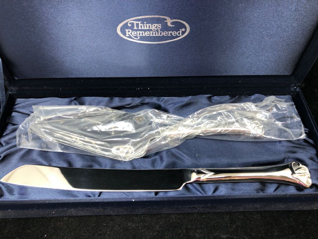 2PC SILVER CAKE SERVING SET.