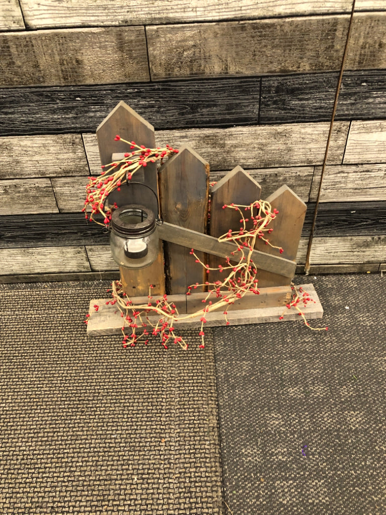 PRIMITIVE FENCE DECOR W/HANGING TEA LIGHT AND BERRIES.