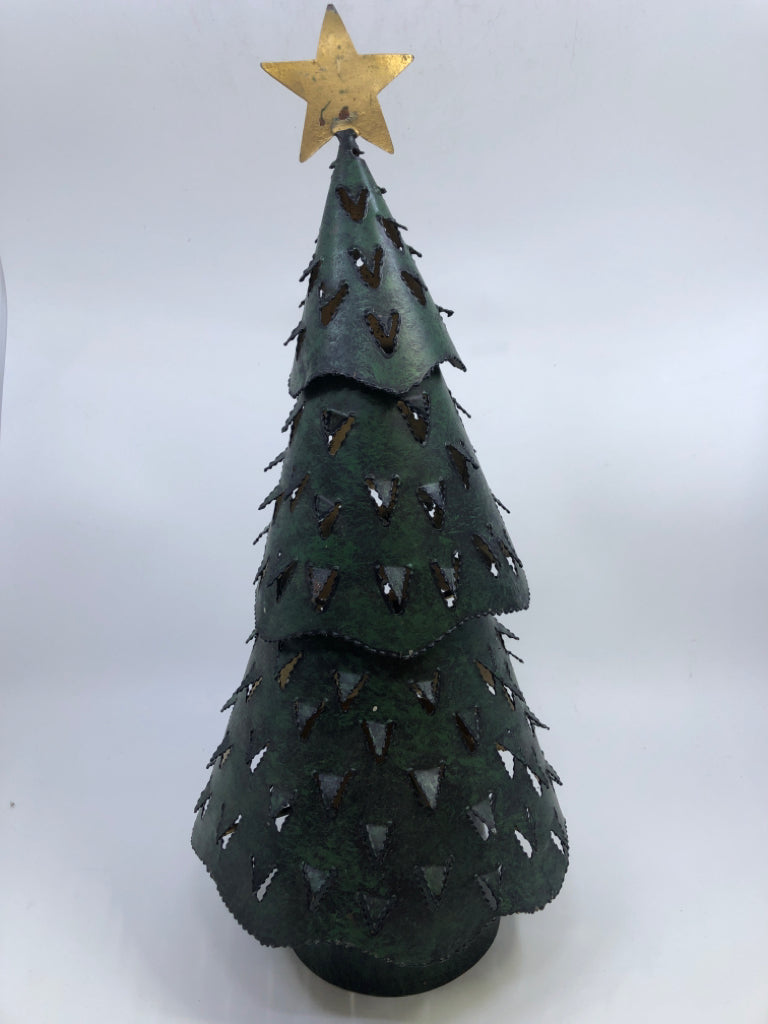 METAL CHRISTMAS TREE CANDLE HOLDER W/LATCH.