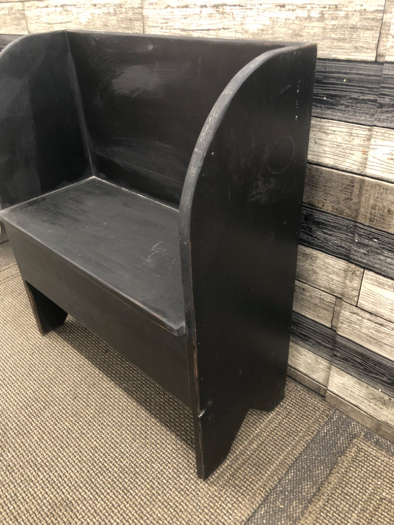 RUSTIC BLACK WOOD BENCH.