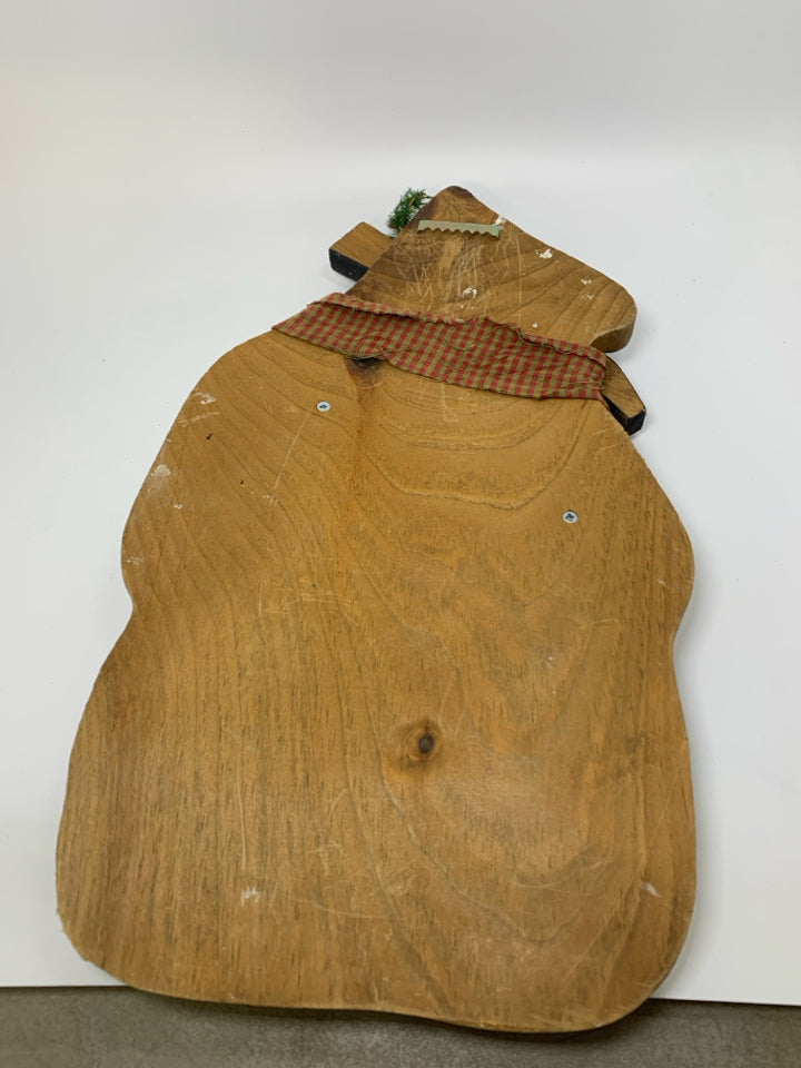 WOOD PRIMITIVE STYLE SNOWMAN STAR IN CENTER "LET IT SNOW".