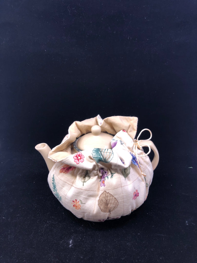 CREAM FLORAL TEAPOT W LEAF PATTERN TEAPOT COZY COVER.