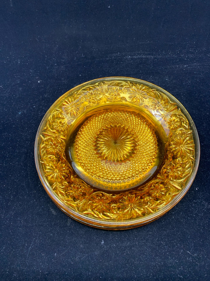 4 VTG GLASS AMBER GLASS FLORAL PATTERN LUNCH PLATES.