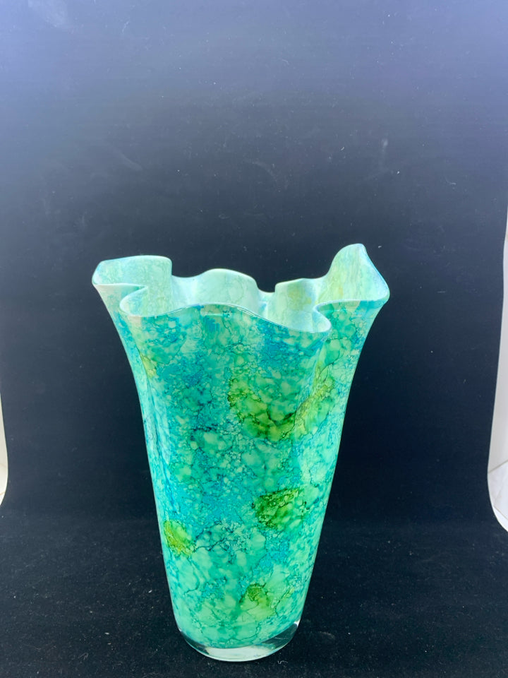 GREEN WAVY EDGE VASE.