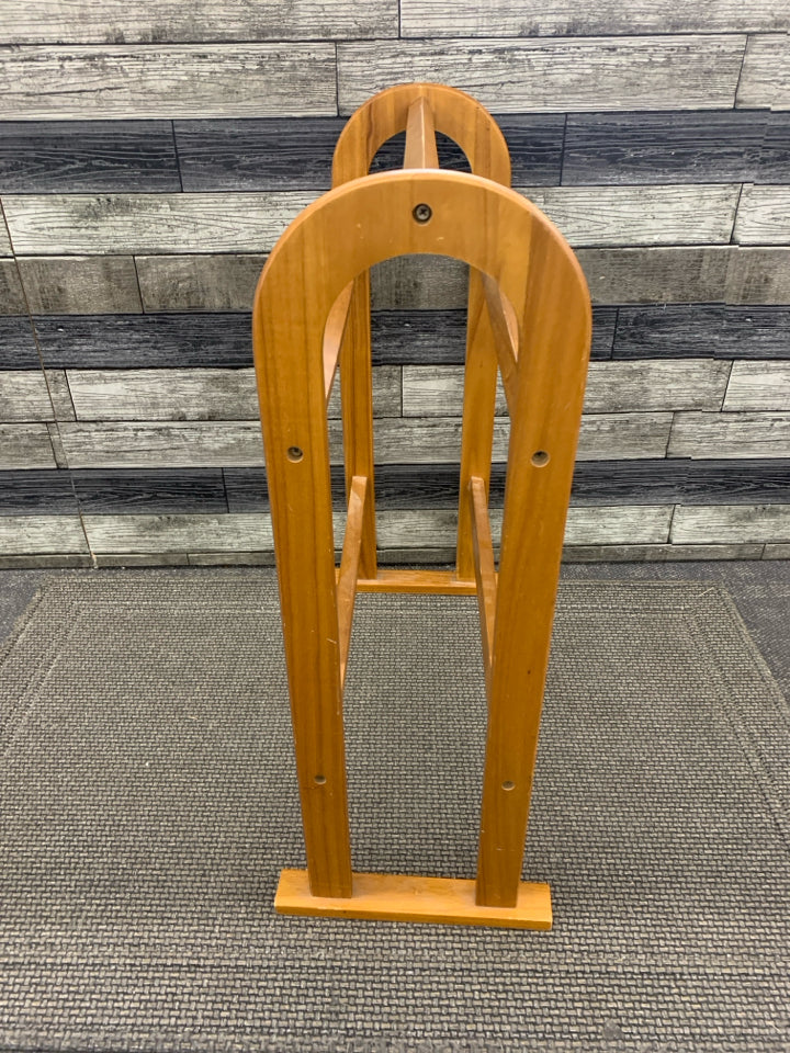 BLONDE WOOD QUILT RACK.