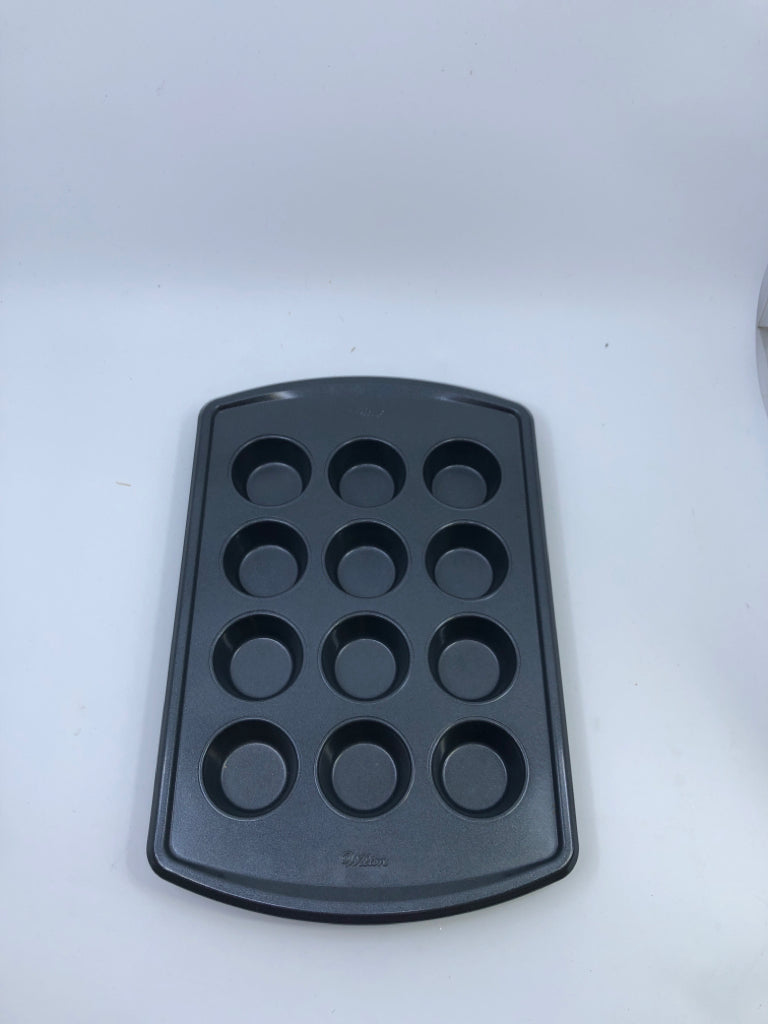 MINI CUPCAKE PAN WILTON.