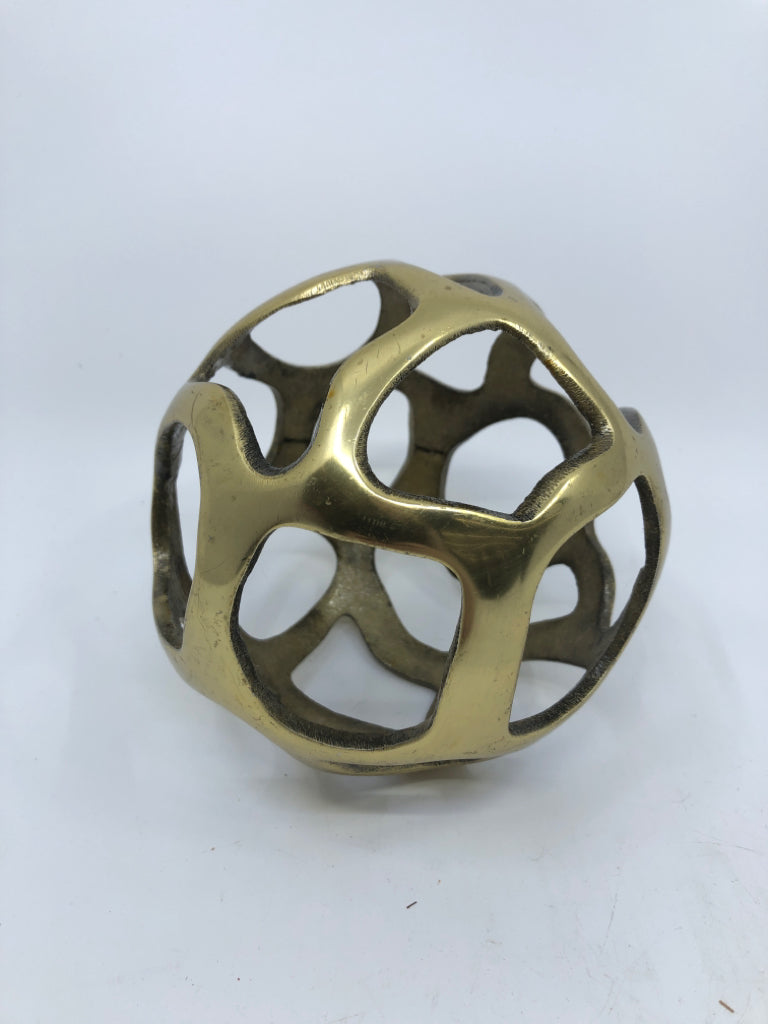 ROUND GOLD METAL DESK DECOR.