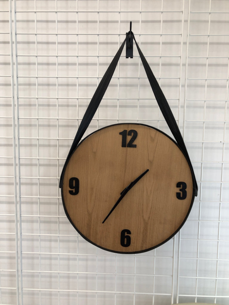 ROUND WOOD CLOCK W/FAUX LEATHER FRAME AND HANGER.