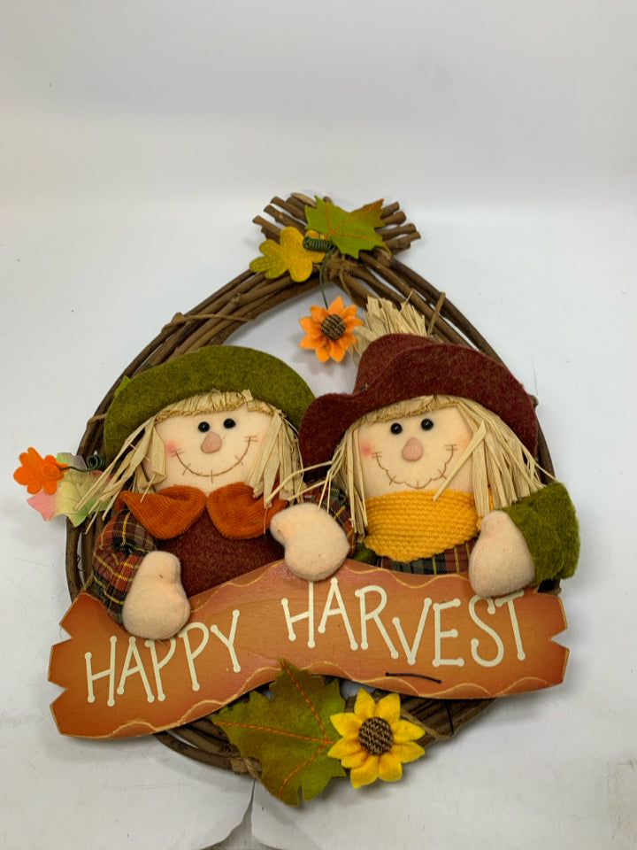 DOUBLE SCARECROW STICK WREATH HAPPY HARVEST.