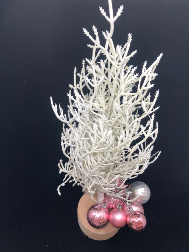 SM LIGHT-UP WHITE TREE W/PINK ORNAMENTS.