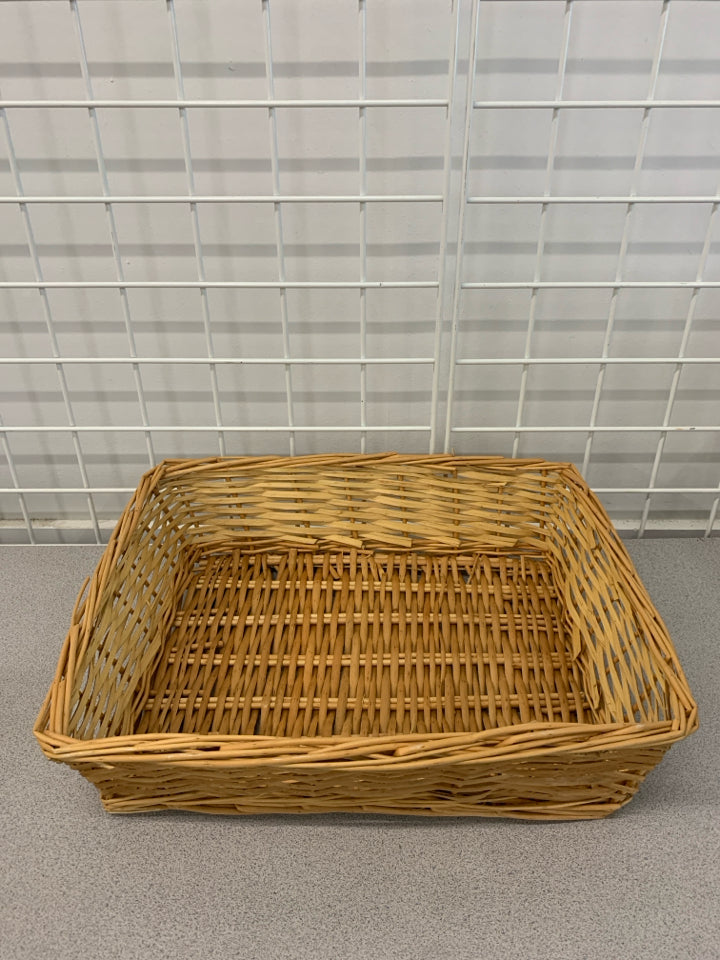 BLONDE WICKER TRAY BASKET.