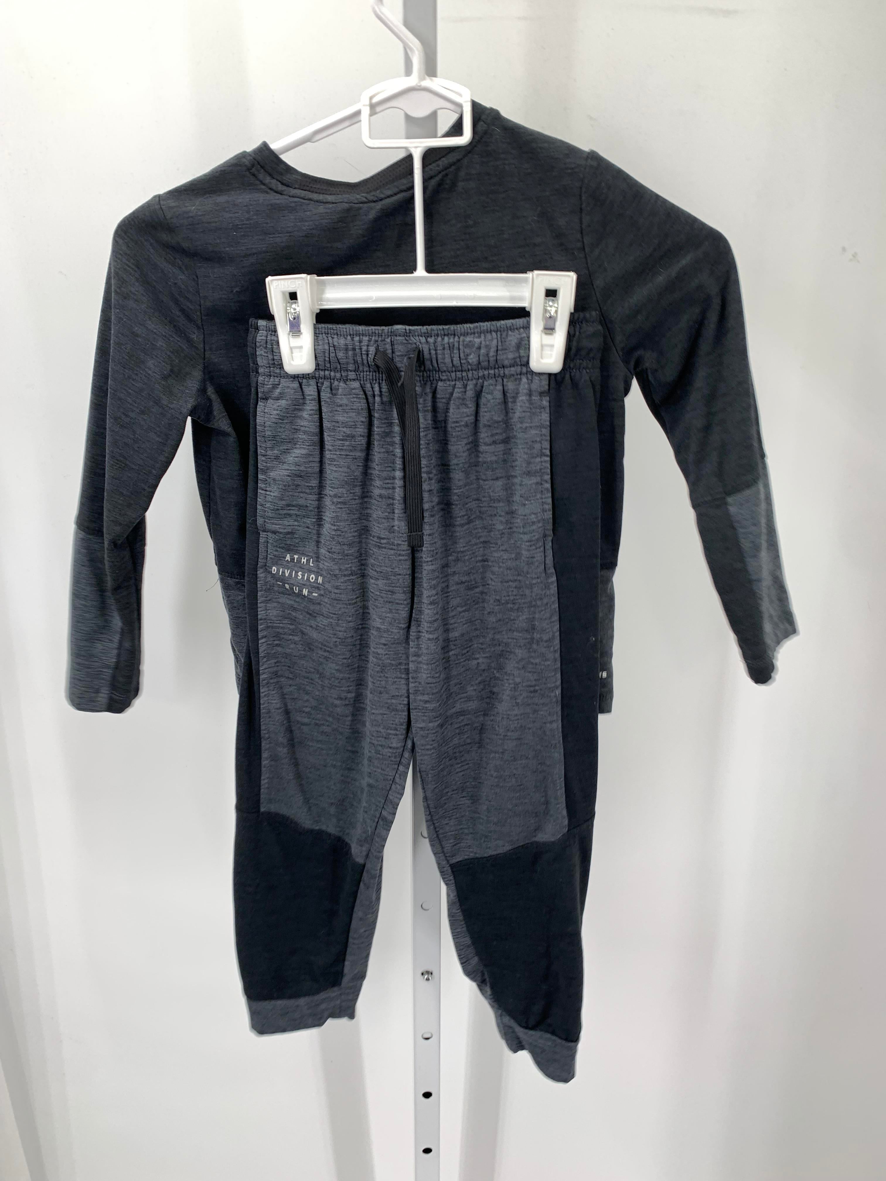 KNIT SHIRT AND SWEAT PANTS
