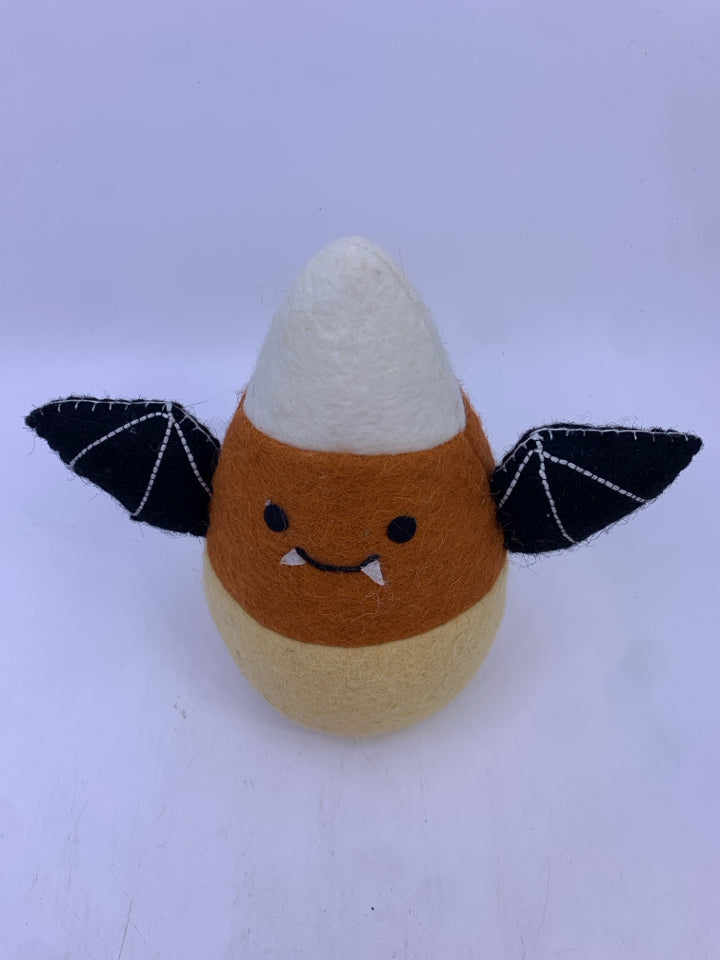 FELT BAT CANDY CORN.