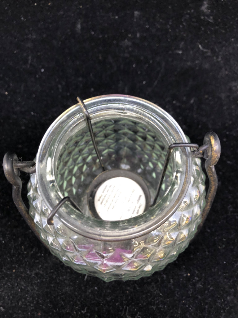CLEAR GLASS LANTERN TEA LIGHT HOLDER.