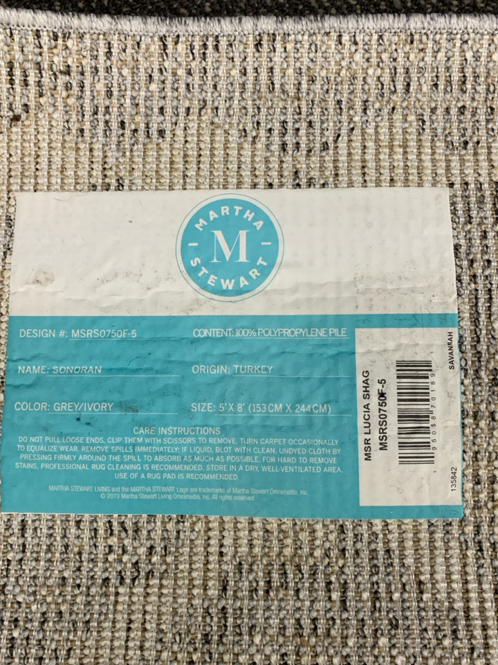 MARBLE BLUES W/ EMBOSSED WHITE AZTEC PATTERN RUG MARTHA STEWART.