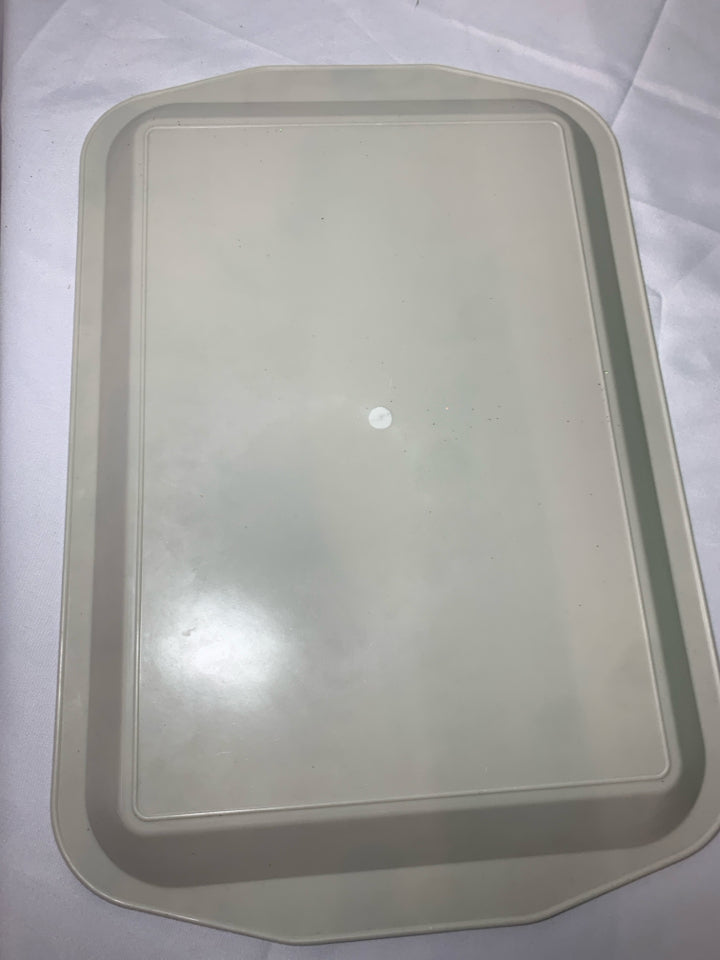 PLASTIC SERVING TRAY W/ RED+BLACK REINDEER.