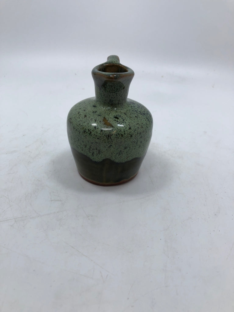 SM GREEN DRIP GLAZE JUG.