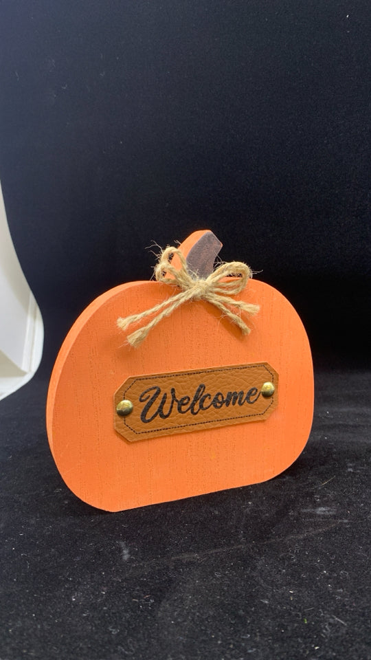 WOOD WELCOME PUMPKIN SHELF DECOR W/TWINE.