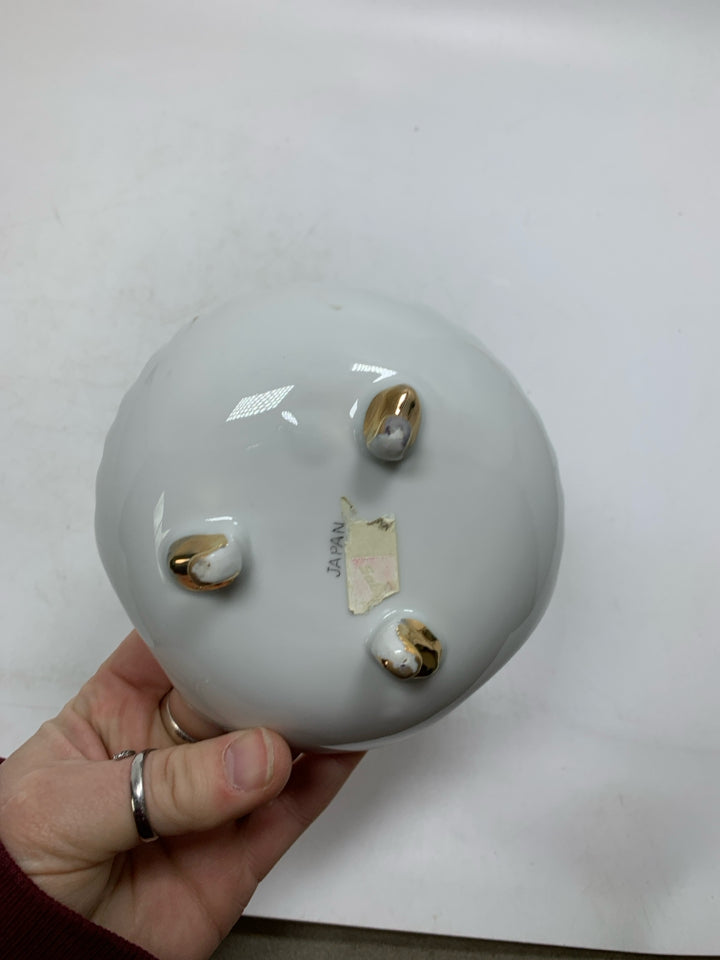FOOTED IRIDESCENT SHELL SHAPED BOWL W/ VICTORIAN PEOPLE IN CENTER.