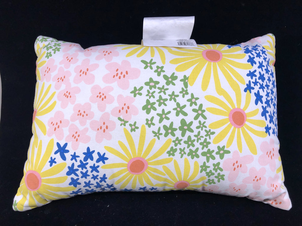 HAPPY EASTER PILLOW W/ FLOWERS.