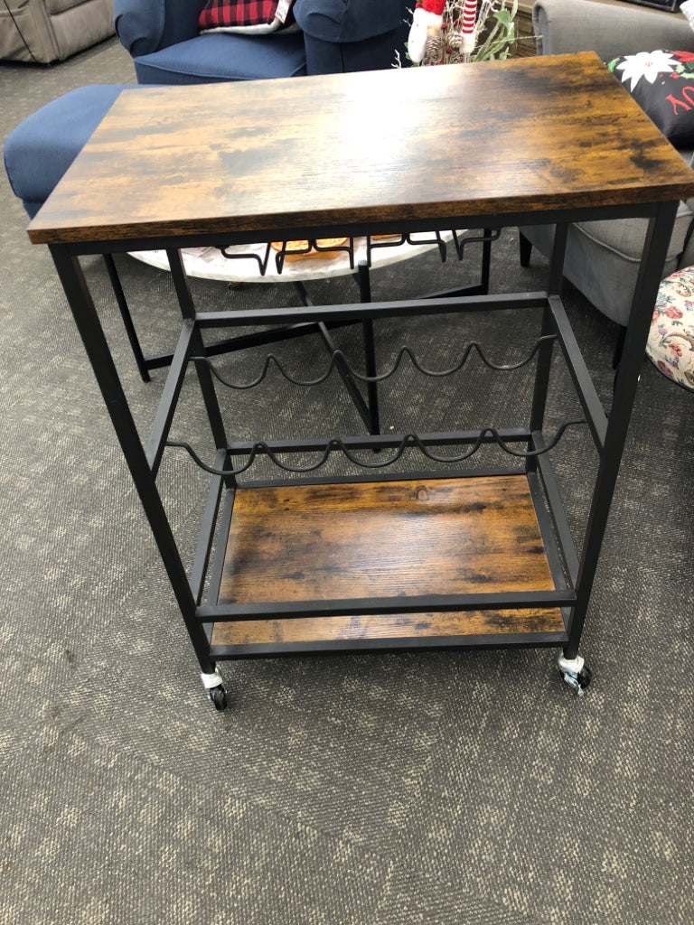 LIGHT WHITE FAUX WOOD/METAL BAR CART.