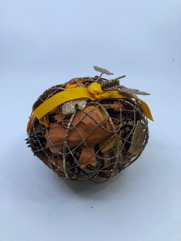POTPOURRI GOLD WIRE PUMPKIN.