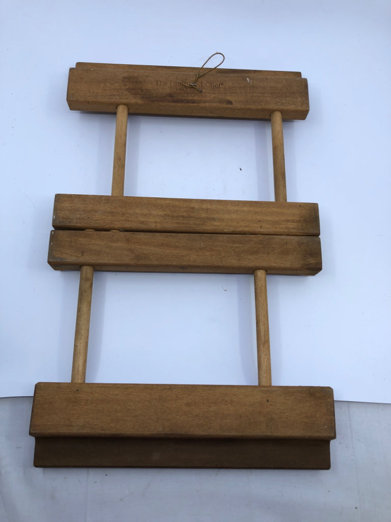 VTG PAMPERED CHEF EXPANDABLE TRIVET.