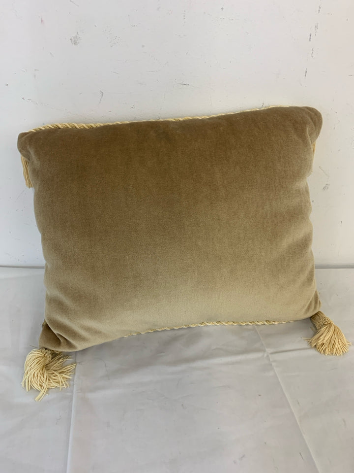 VTG GOLD PATTERN RECTANGLE PILLOW W TASSELS.