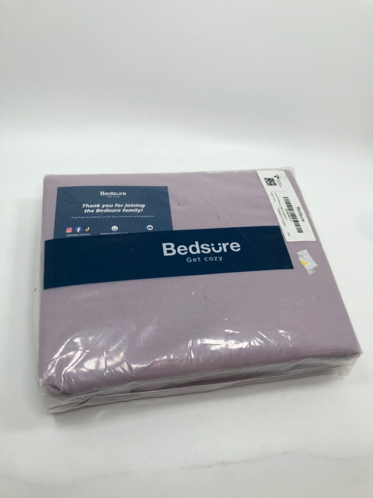 NIP PURPLE TWIN SIZE DUVET COVER.