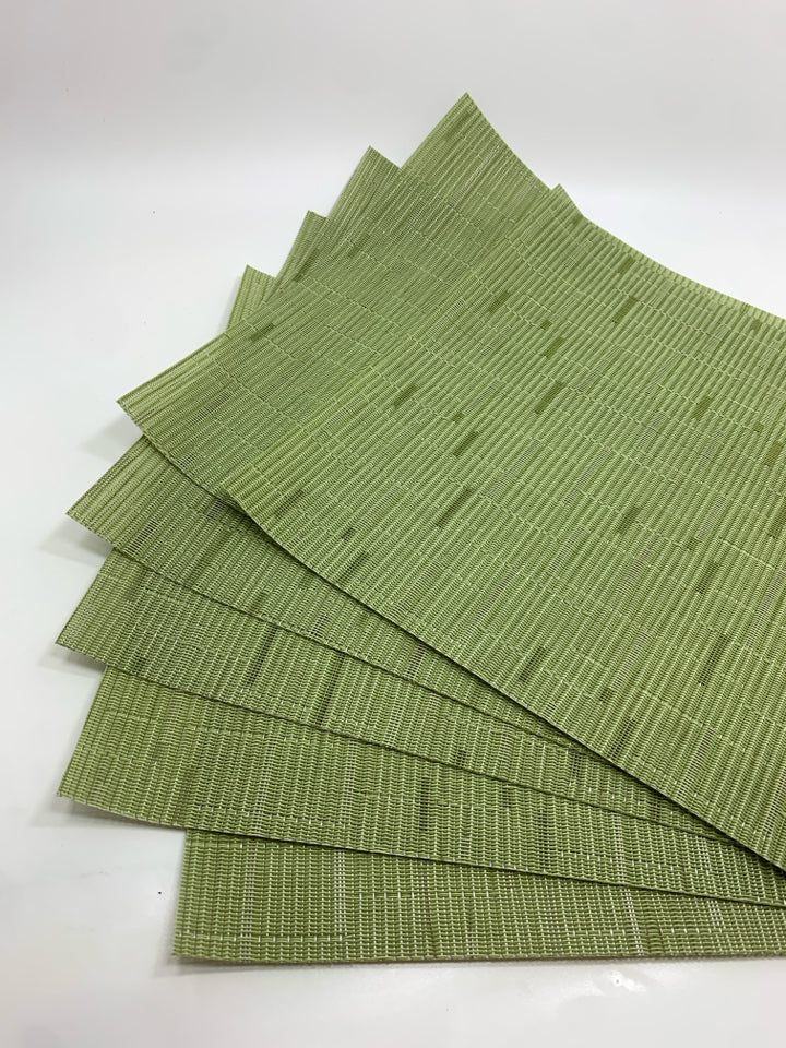 6 GREEN PLASTIC WOVEN PLACEMATS.