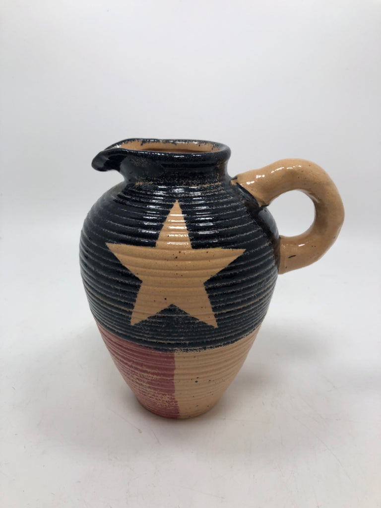 TAN WHITE AND BLUE AMERICANA CERAMIC PITCHER.