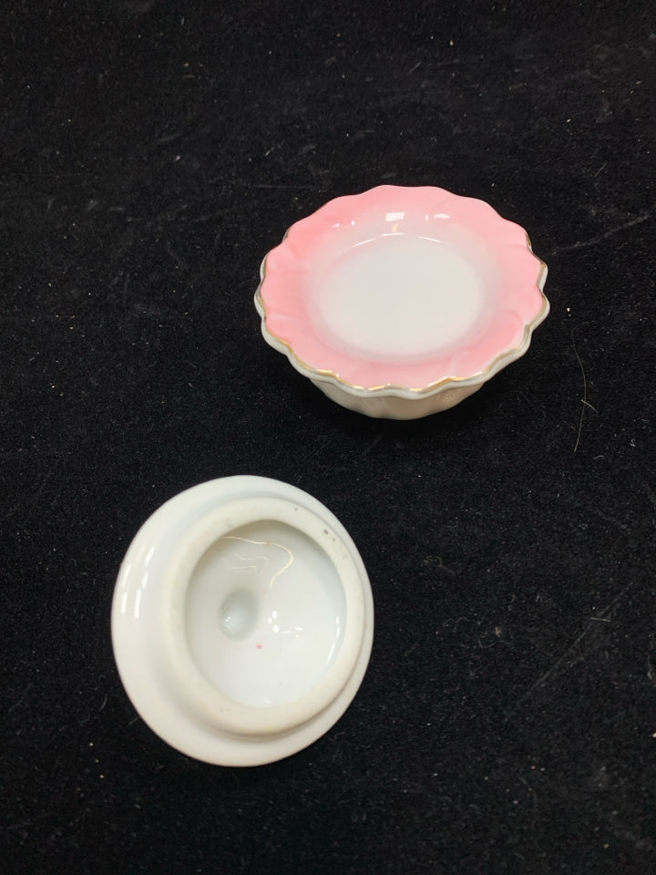 CAKE SHAPED COVERED TRINKET DISH.