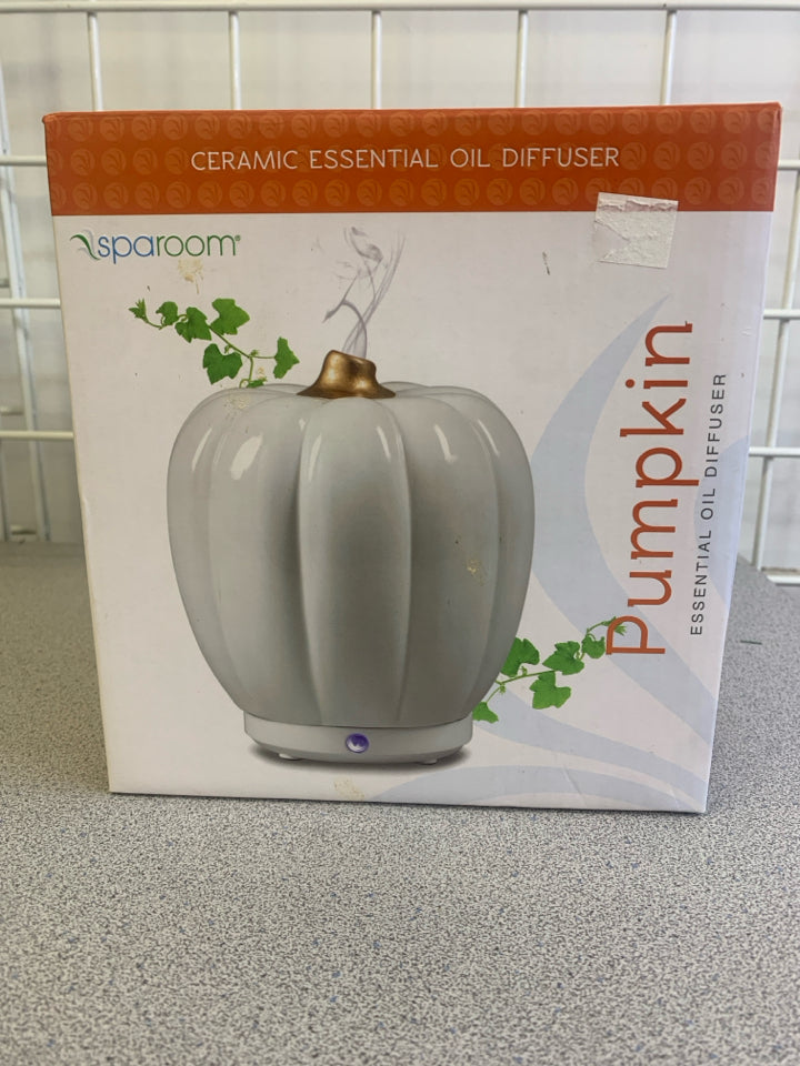 NIB WHITE PUMPKIN OIL DIFFUSER.