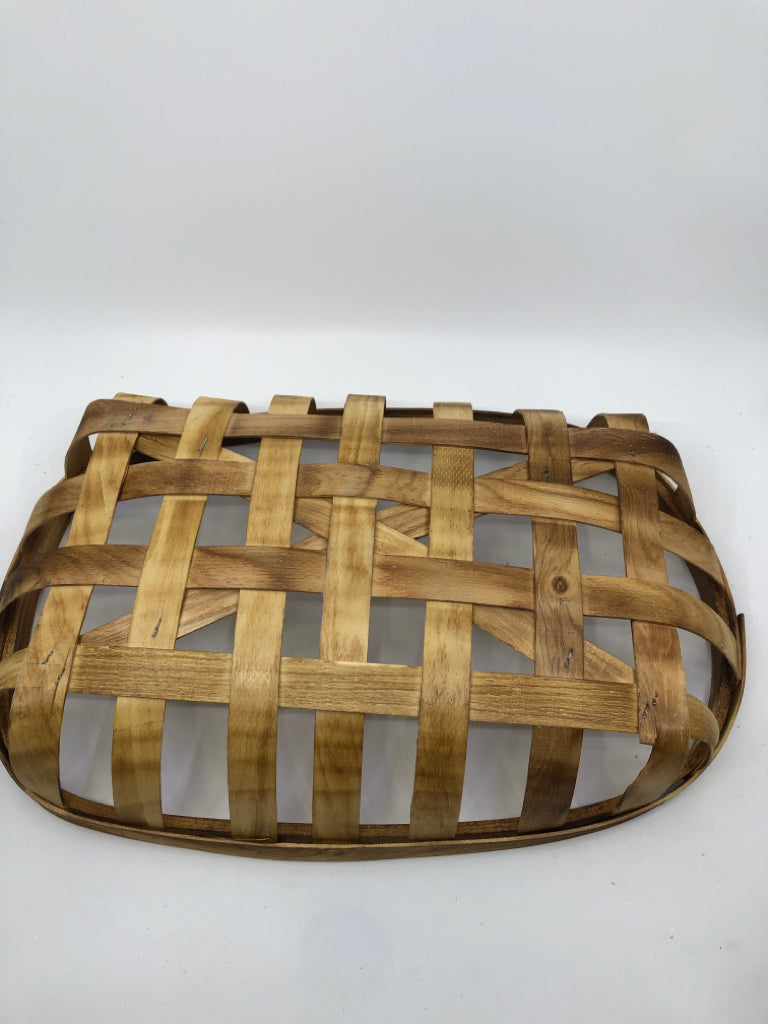 DISTRESSED WOOD TOBACCO BASKET.