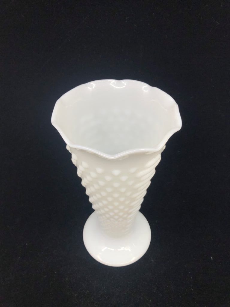 VTG MILK GLASS HOBNAIL VASE.