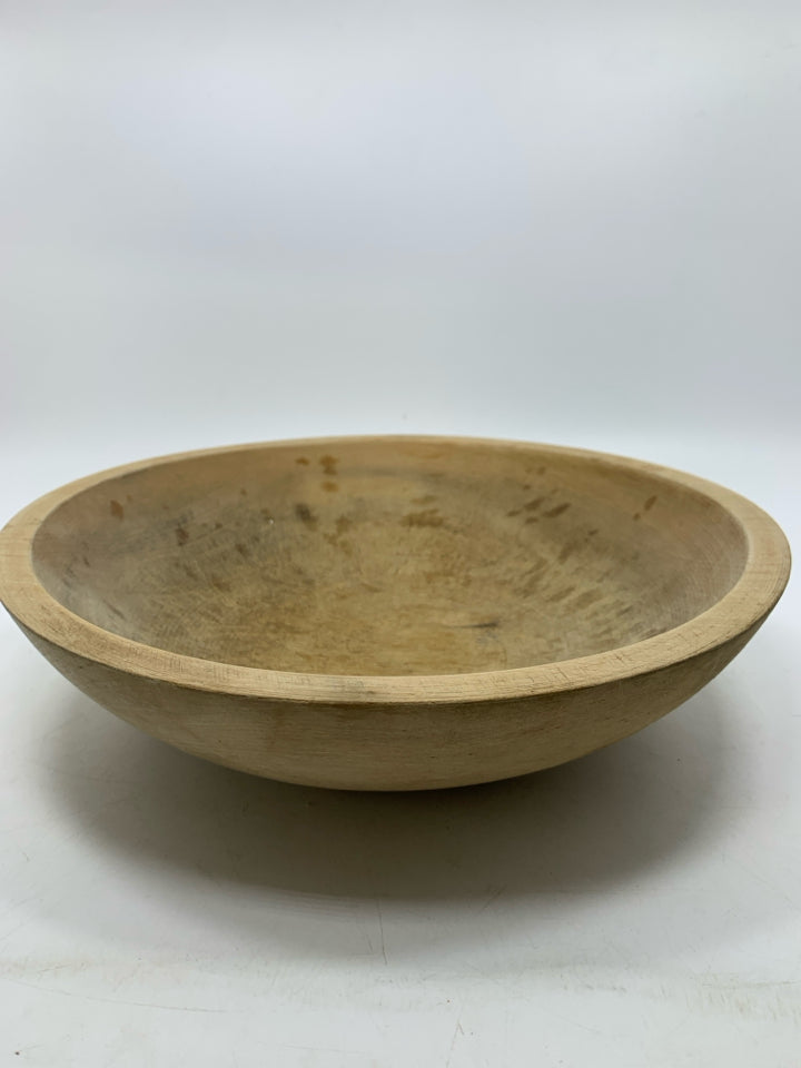 RUSTIC WOOD CARVED BOWL SIGNED.