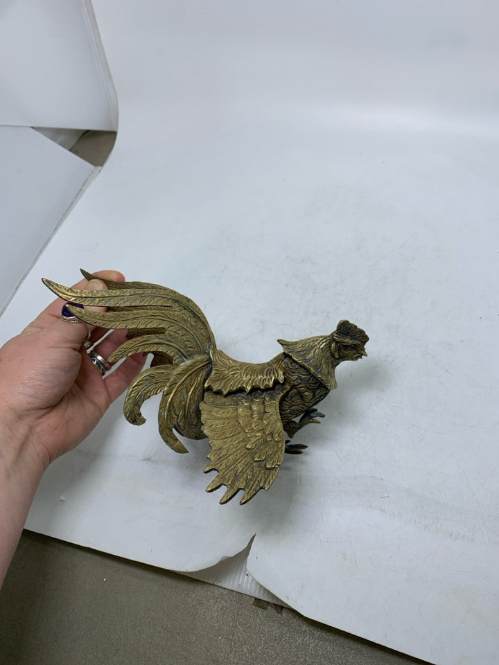 VTG BRASS FIGHTING ROOSTER FIGURINE.