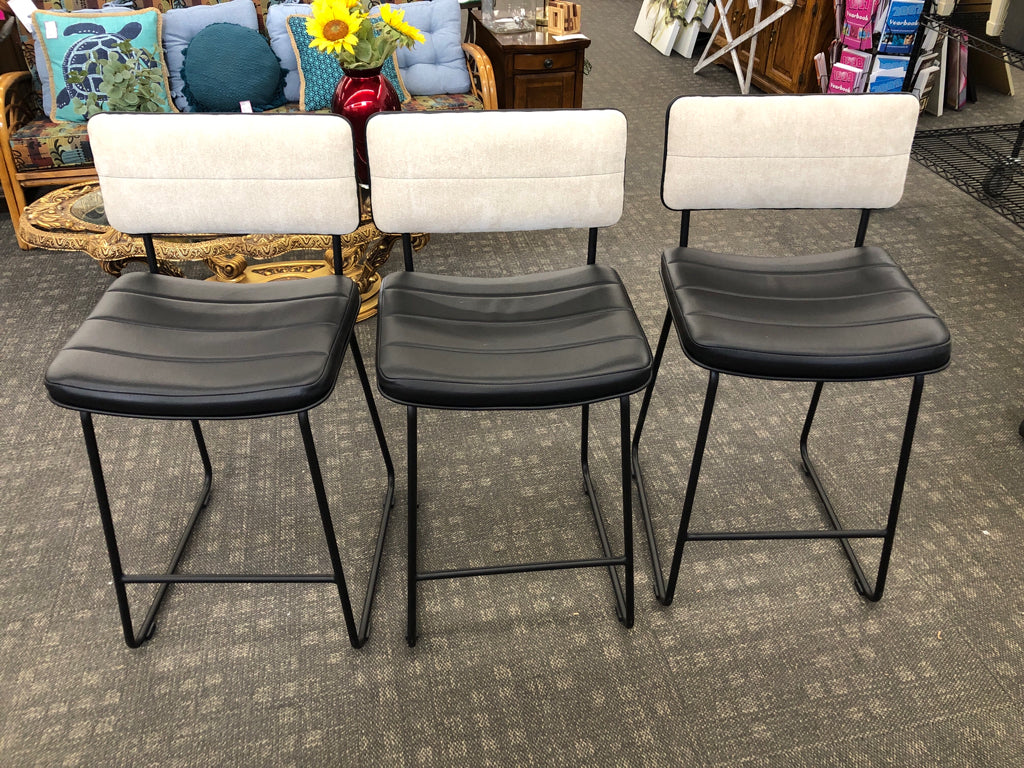 3 UPHOLSTERED LEATHER BAR STOOLS W/SOFT BACK.
