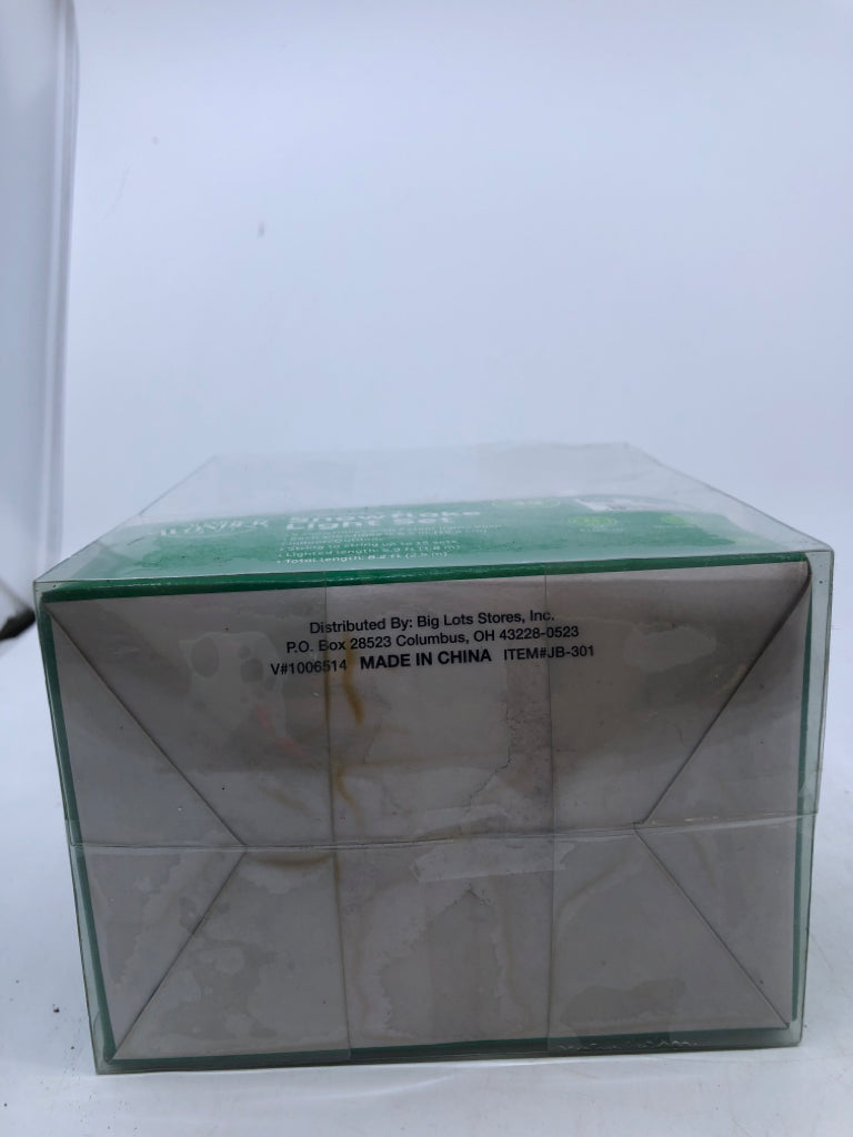 NIB SNOWFLAKE LIGHT SET.