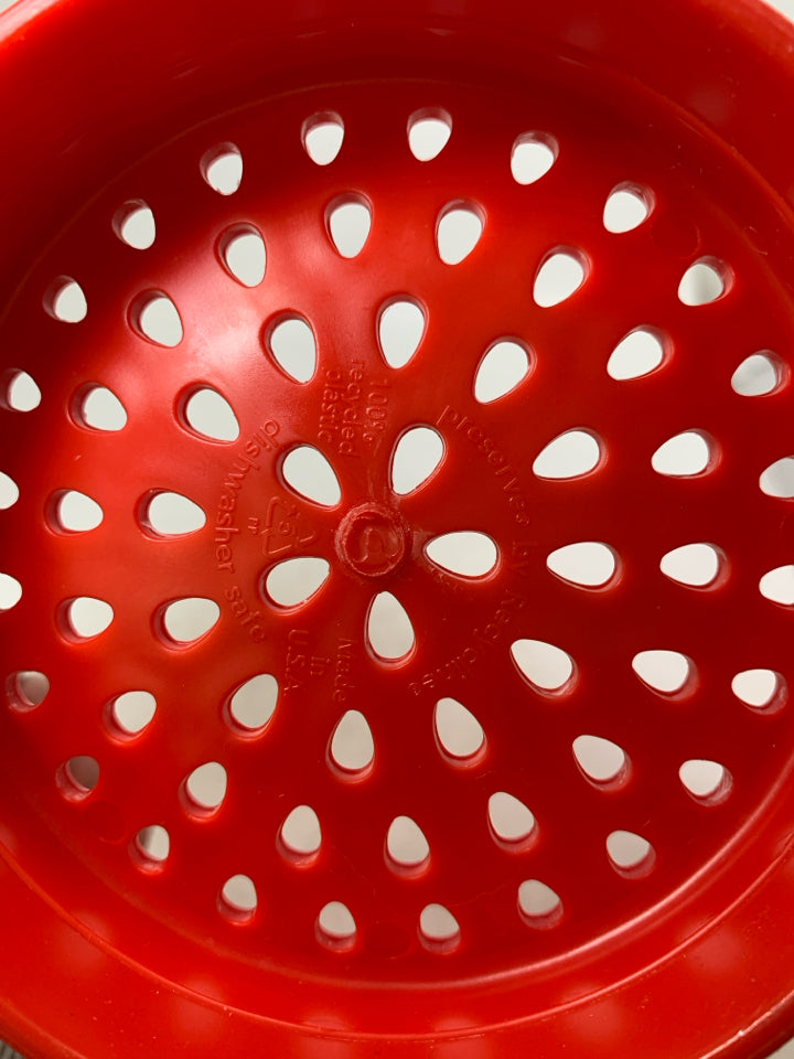 RECYCLED PLASTIC COLLANDER.