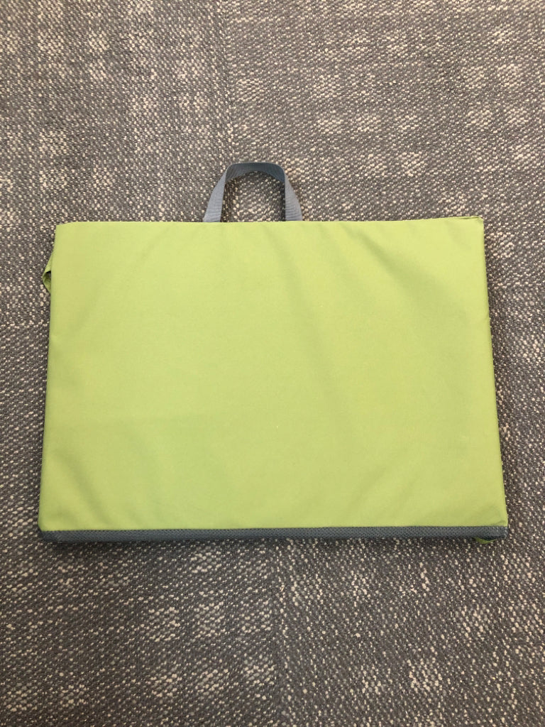 EAGLE CREEK GREEN PACKING CUBE.