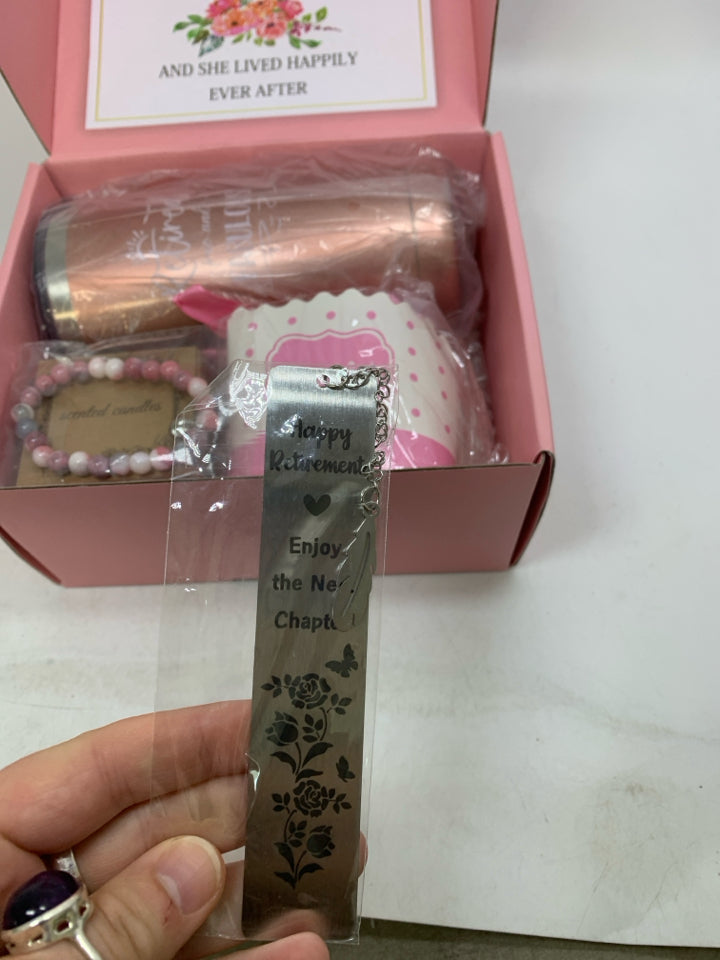 IN BOX HAPPY RETIREMENT BOX SOCKS CANDLE TUMBLER BRACELET & BOOK MARK.