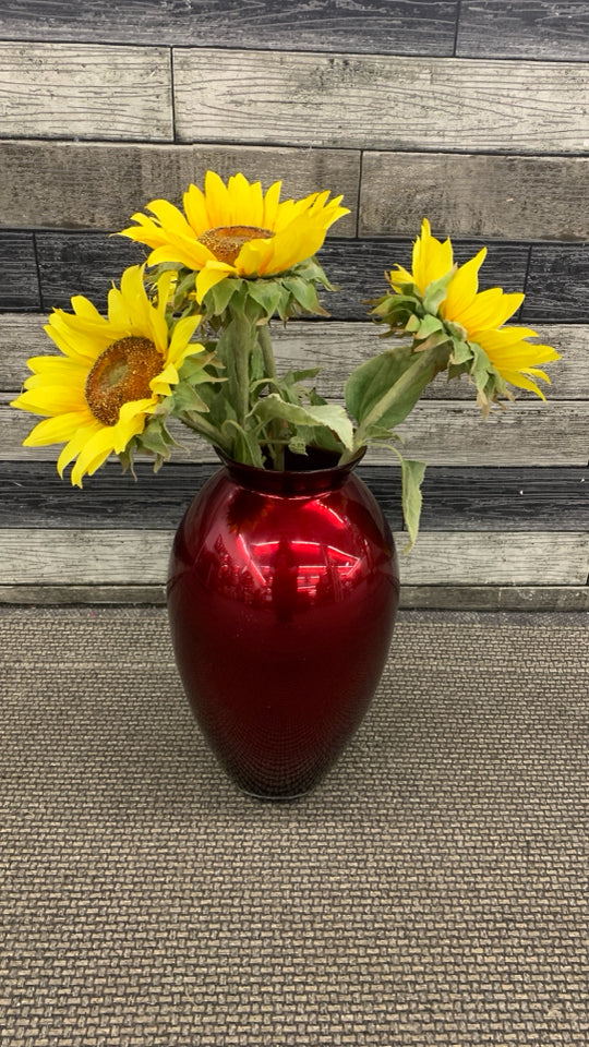 RED GLASS VASE W/FAUX SUNFLOWER BOUQUET.