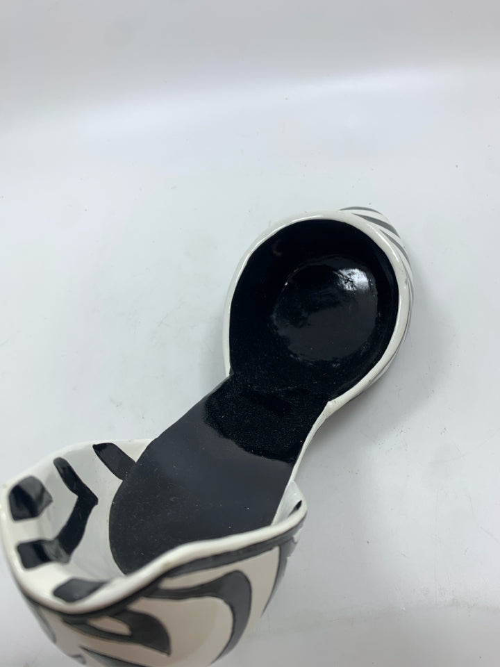 ZEBRA SHOE WINE BOTTLE HOLDER.