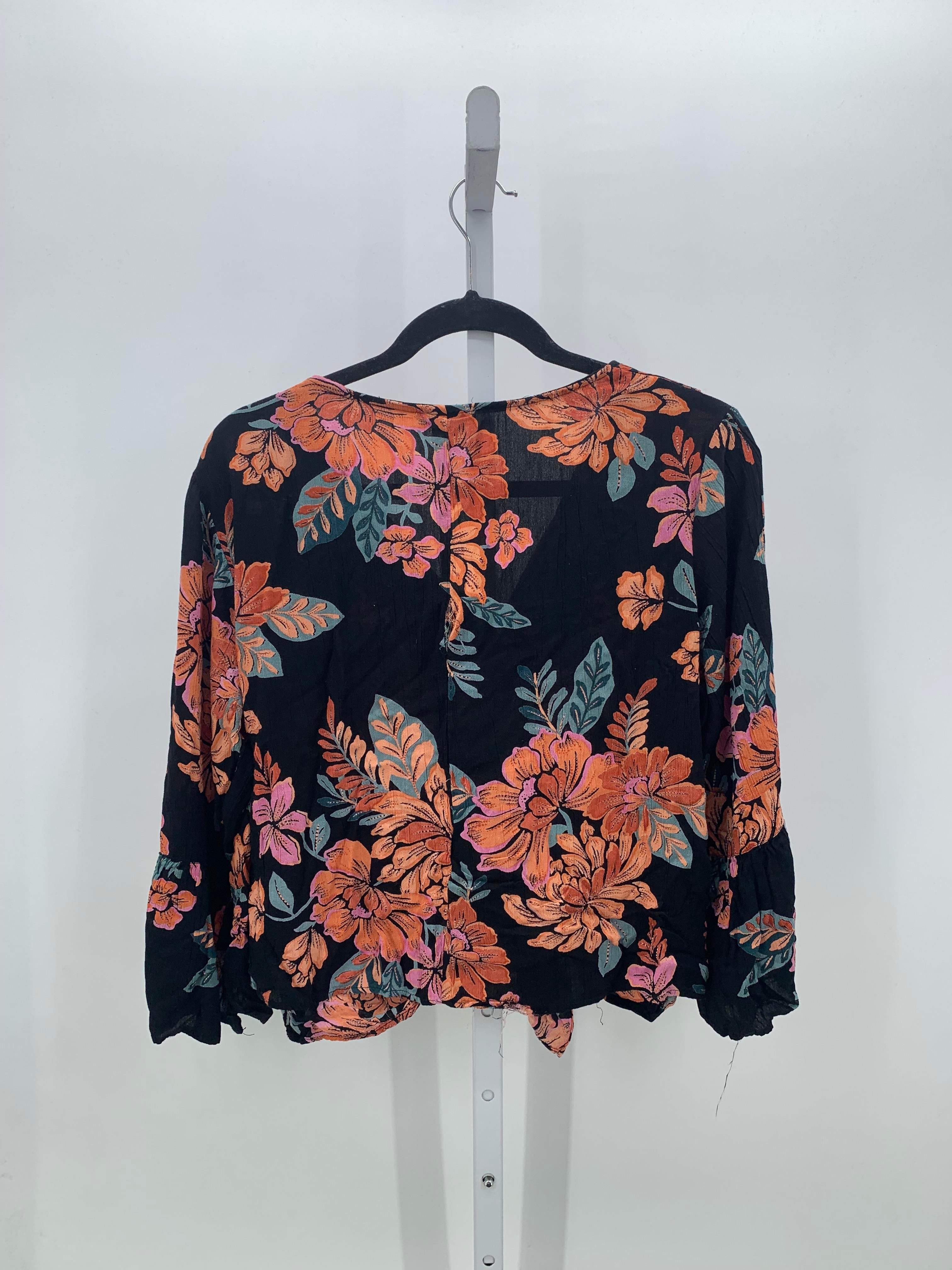 Size Medium Misses 3/4 Sleeve Shirt