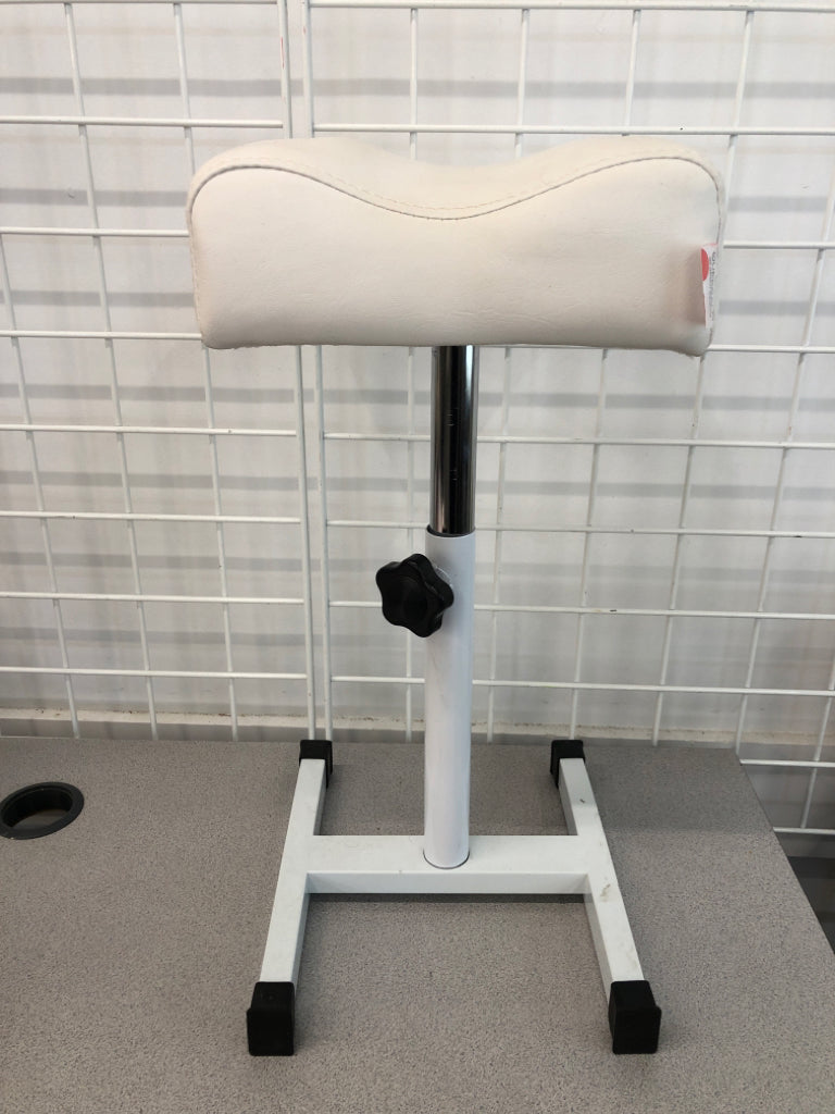 ADJUSTABLE LEG REST STOOL.